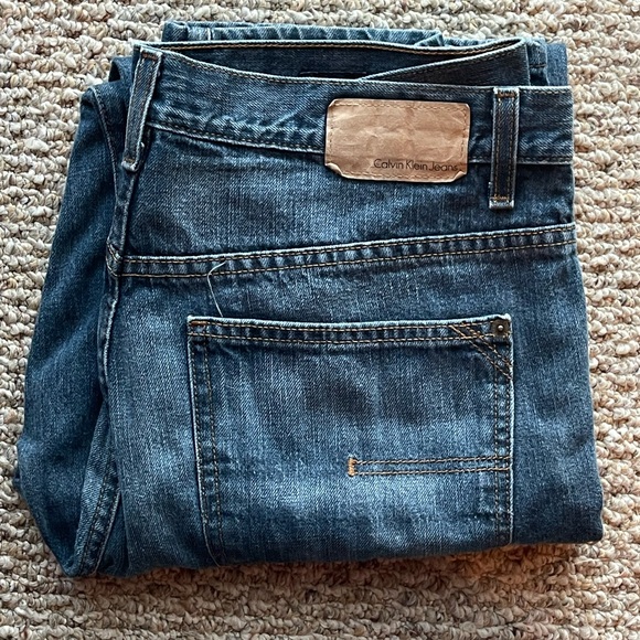 Calvin Klein Relaxed Straight Medium Dark Wash Jeans 34 x 32 - Picture 2 of 9
